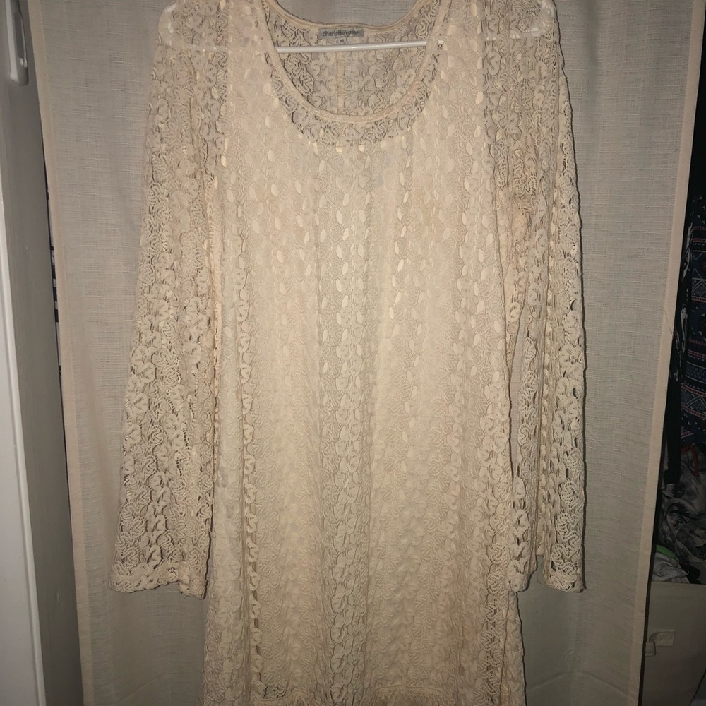 Super cute lace dress! - Picture 2 of 3